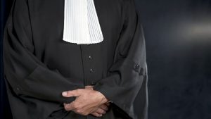 Pourquoi les avocats portent-ils une robe ?