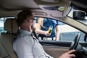 Alcool au volant : que risque-t-on et comment réagir ?