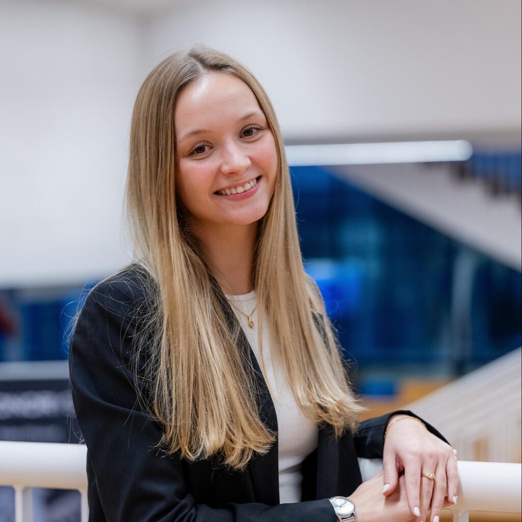 Maitre Maître Laura HUEZ Avocat Wavre